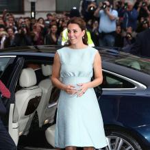 <strong>Comme Kate Middleton les stars succombent au pastel, tendance phare de ce Printemps-Eté 2013</strong>
