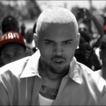 Chris Brown dans le clip de Don't Think They Know (feat. Aaliyah), son nouveau single.