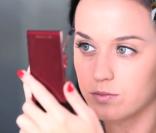 Katy Perry mise à nu : Russell Brand lui a demandé le divorce par SMS !