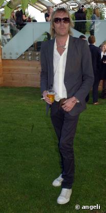Dan MacMillan et Rhys Ifans