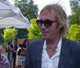 Dan MacMillan et Rhys Ifans