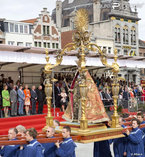 CASA REAL BELGA - Página 42 1225404-king-philippe-and-queen-mathilde-of-620x0-1