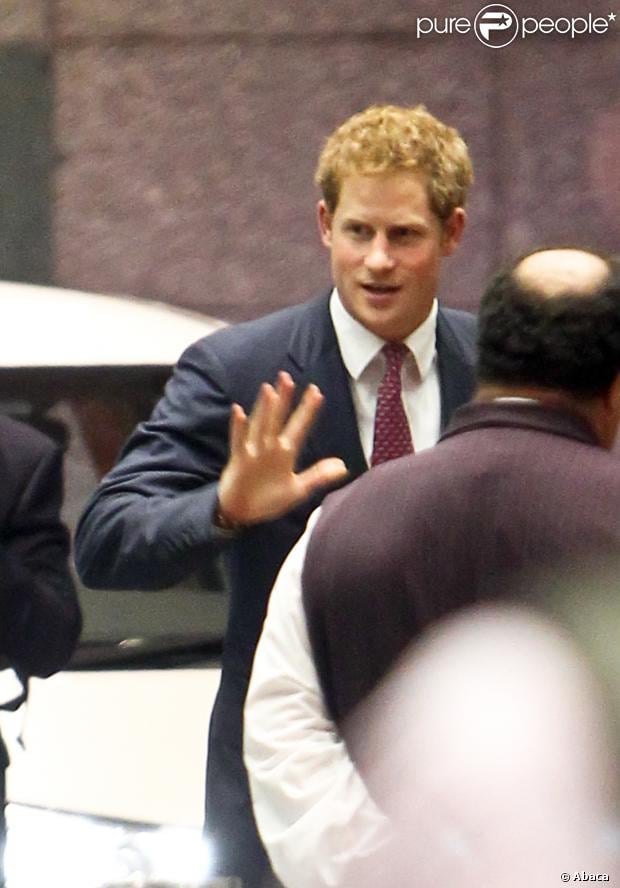 CASA REAL BRITÁNICA - Página 16 1260100-prince-harry-is-seen-arriving-at-his-620x0-1