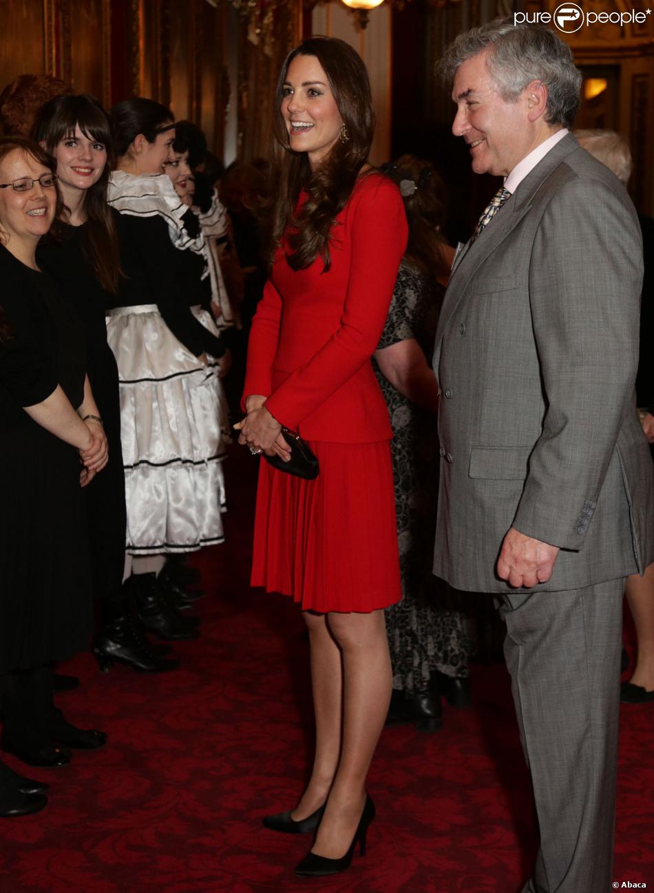 CASA REAL BRITÁNICA - Página 36 1388461-the-duchess-of-cambridge-meeting-950x0-1