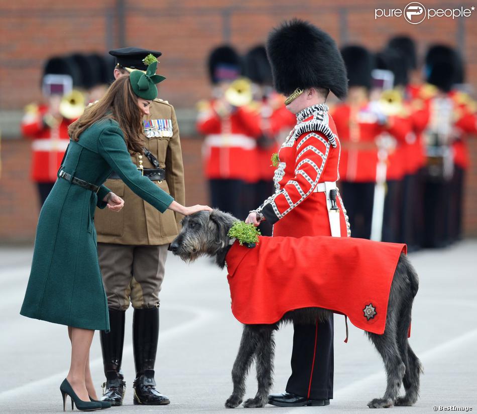 CASA REAL BRITÁNICA - Página 42 1414055-catherine-kate-middleton-la-duchesse-950x0-1