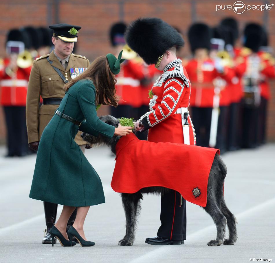 CASA REAL BRITÁNICA - Página 42 1414073-catherine-kate-middleton-la-duchesse-950x0-1