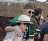 Kelly Osbourne et son fiancé Luke Worrell au festival de Reading