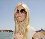 Claudia Schiffer, sous le soleil vénitien