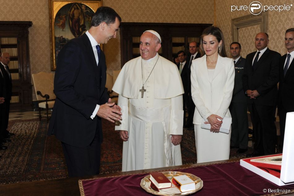 AGENDA DE SM. REYES FELIPE y LETIZIA - Página 10 1524037-le-pape-francois-recoit-le-roi-felipe-950x0-1