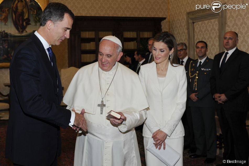 AGENDA DE SM. REYES FELIPE y LETIZIA - Página 10 1524039-le-pape-francois-recoit-le-roi-felipe-950x0-1