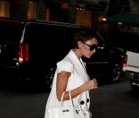 Victoria Beckham tout en blanc, nouveau look !
