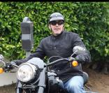 George Clooney fait une virée en moto