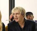 Mischa Barton and Rosamund Pike lors de la Fashion Week de Londres