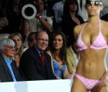 Liz Hurley au côté du Prince Albert de Monaco
