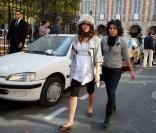 Les élèves de la Star Ac ont chanté dans la rue, Solène et Joanna étaient relax