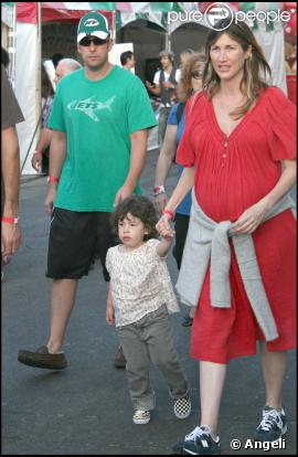 Adam Sandler avec sa femme enceinte Jackie et leur fille Sadie