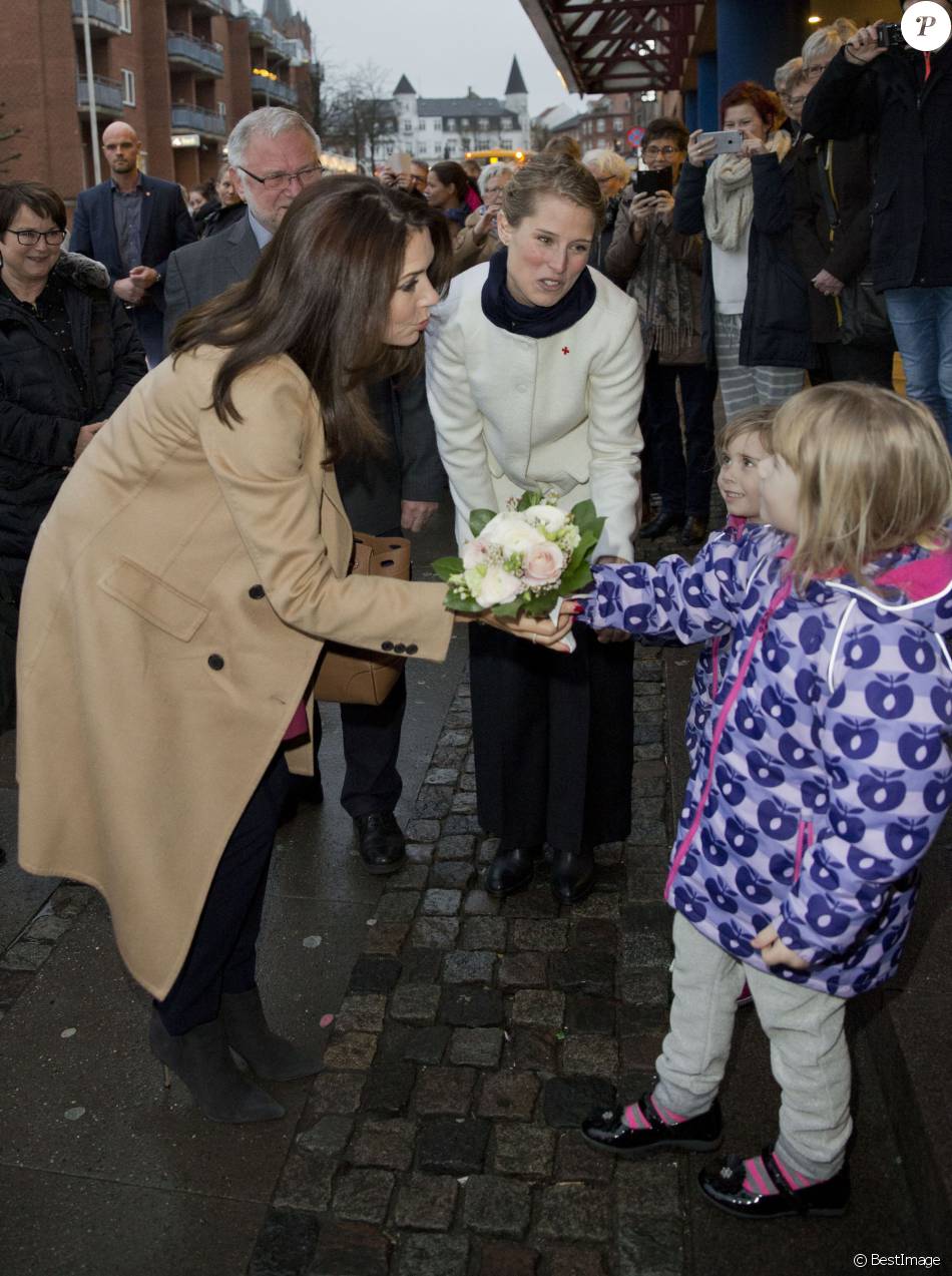 CASA REAL DE DINAMARCA - Página 20 2060717-la-princesse-mary-de-danemark-arrive-pou-950x0-1