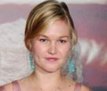 Julia Stiles à la première de W, à New York, le 14/10/08