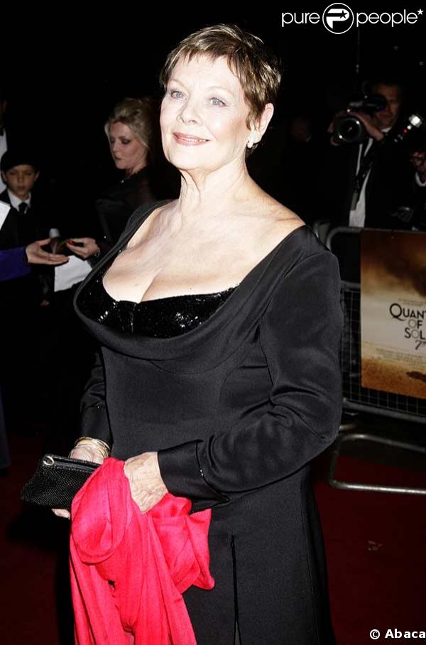 Judi Dench à la première mondiale de James Bond Quantum of Solace !