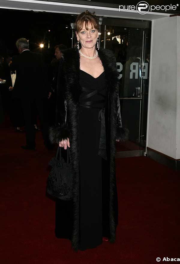 Samantha Bond à la première mondiale de James Bond Quantum of Solace !