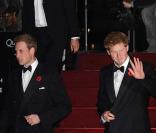 Prince William (g) et Harry à la première mondiale de James Bond Quantum of Solace !