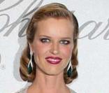 Eva Herzigova égérie de charme pour Chopard
