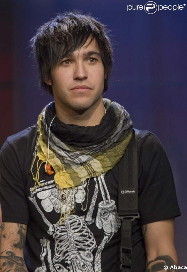 139121-pete-wentz-637x0-1.jpg