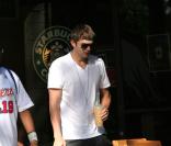 Ashton Kutcher au Starbucks