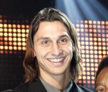 Zlatan Ibrahimovic reçoit un troisième Guldbollen, des mains de Pelé