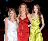 Georgia et Elisabeth Jagger avec leur mere Jerry Hall