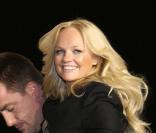 Baby Spice a besoin d'aide pour monter à bord du Spice One