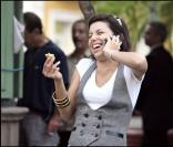 Eva Longoria à Puerto Rico, le 28/11/08, juste morte de rire !