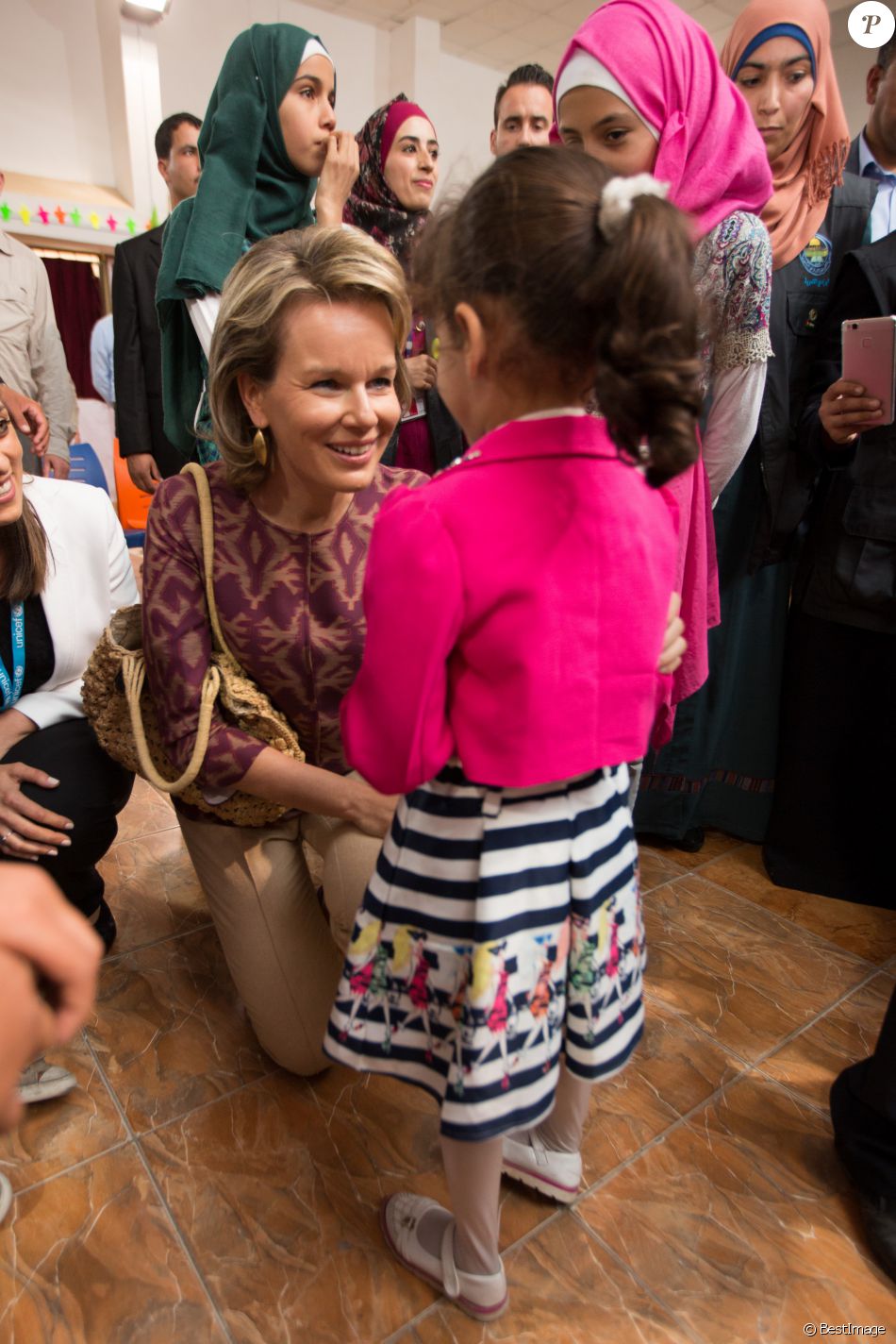 CASA REAL BELGA - Página 61 2763030-la-reine-mathilde-de-belgique-visite-le-950x0-1