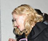 Madonna sort du shooting LV