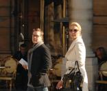 T.R. Knight de Grey's Anatomy avec Katerine Heigl dans les rues de Paris