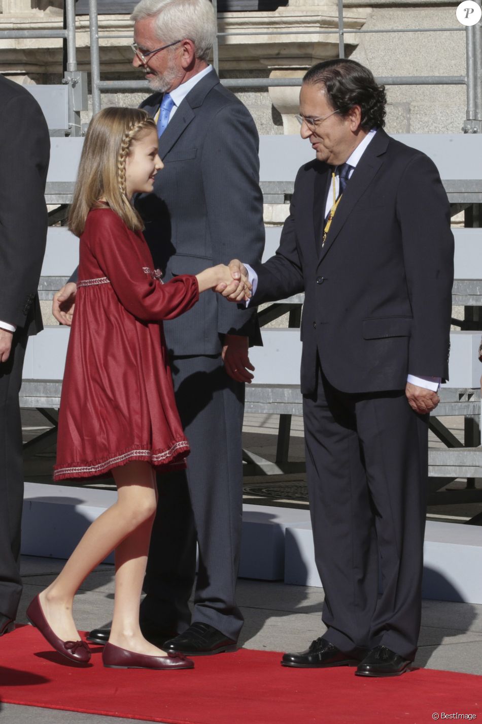 AGENDA DE SM. REYES FELIPE y LETIZIA  - Página 40 2833857-le-roi-felipe-vi-d-espagne-etait-accompa-950x0-3