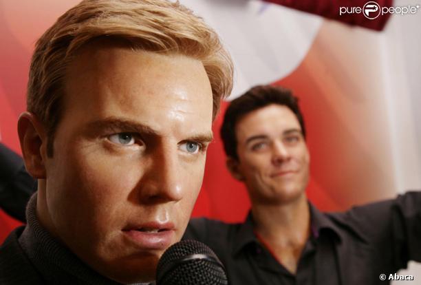 Les statues de cire de Gary Barlow et de Robbie Williams au musée Madame Tussauds