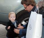 Tori Spelling et Dean McDermott avec leur petit LIam