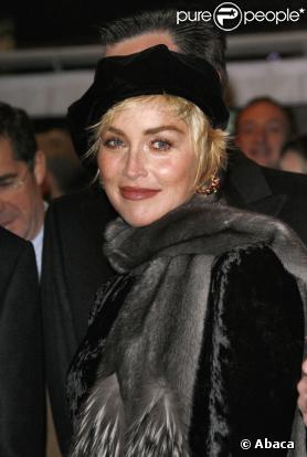 Sharon stone lors de sa visite à Paris pour l'inauguration de la boutique Nespresso des Champs-Elysées