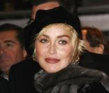 Sharon stone lors de sa visite à Paris pour l'inauguration de la boutique Nespresso des Champs-Elysées