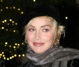 Sharon stone lors de sa visite à Paris pour l'inauguration de la boutique Nespresso des Champs-Elysées