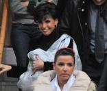 Rachida Dati sort de la clinique avec sa petite Zohra en bandoulière, le 7/01/09