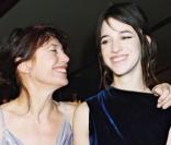 Jane Birkin, super-maman (ici avec Charlotte Gainsbourg) et super-mamie !
