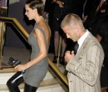 Victoria Beckham, en compagnie de son mari David, le 26 décembre 2008, pour le lancement de leurs parfums  Beckham Signature for her  et  Beckham signature for him  
 
<tit