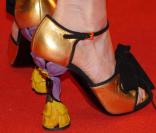 Zoom sur les chaussures très originales de l'actrice Tilda Swinton. 