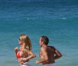 Michael Bolton et Nicolette Sheridan profitent de la grève des scénaristes pour s'octroyer de belles vacances
