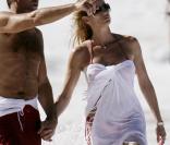Michael Bolton et Nicolette Sheridan profitent de la grève des scénaristes pour s'octroyer de belles vacances