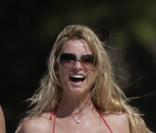 Michael Bolton et Nicolette Sheridan profitent de la grève des scénaristes pour s'octroyer de belles vacances