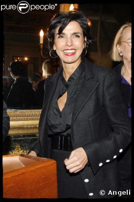 Rachida Dati tout sourire en ensemble noir