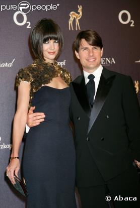 Frange et carrément plongeant, une coiffure au top sur Katie ! Tom a décidément bon goût ! (59ème Bambi Awards-  9 janvier 2007)
